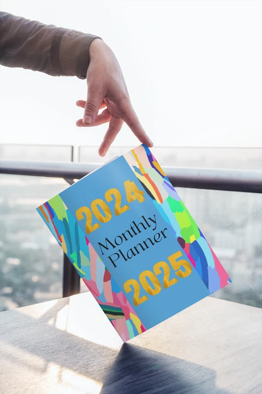2024-2025 Monthly Planner: Two Years (January 2024 through December 2025) with Holidays